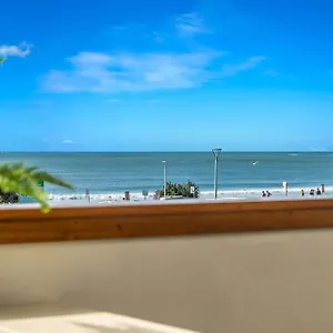 A Perfect - Quiksilver The Pass Byron Bay